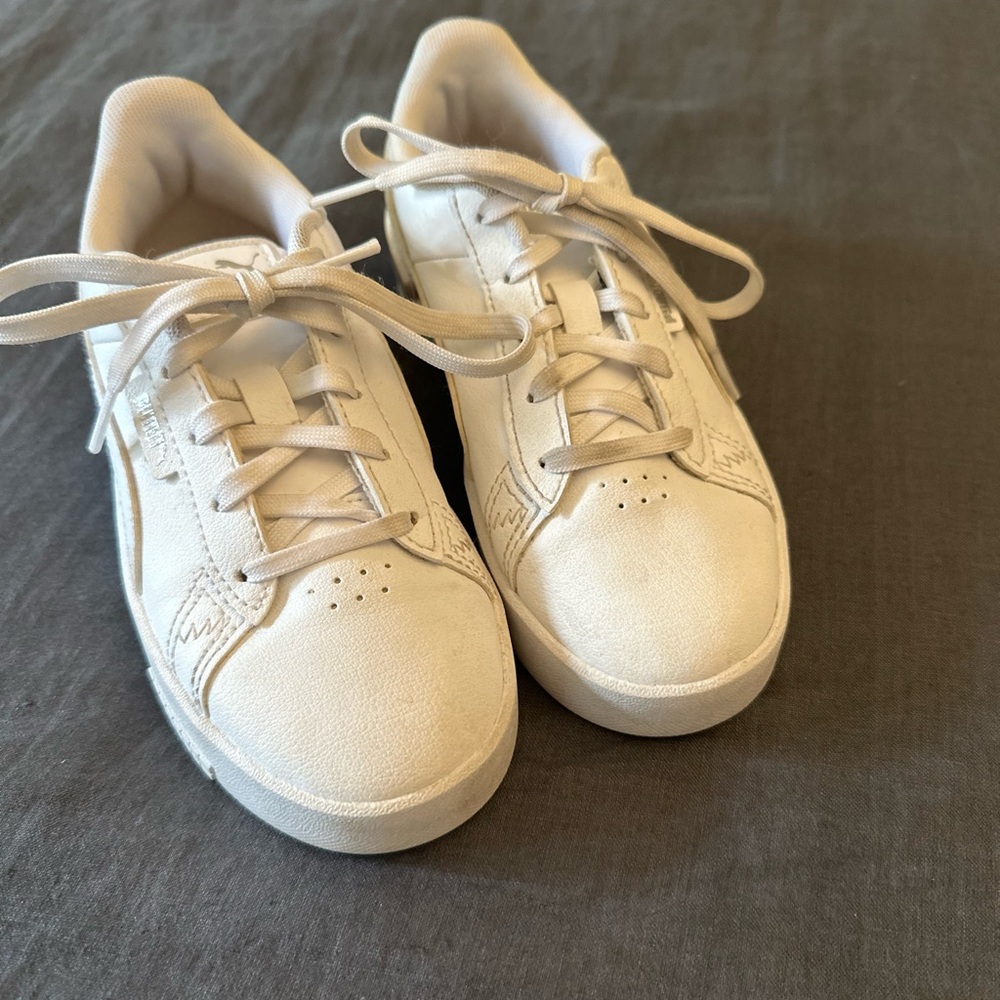 Puma White Girls Sneakers with light pink accents